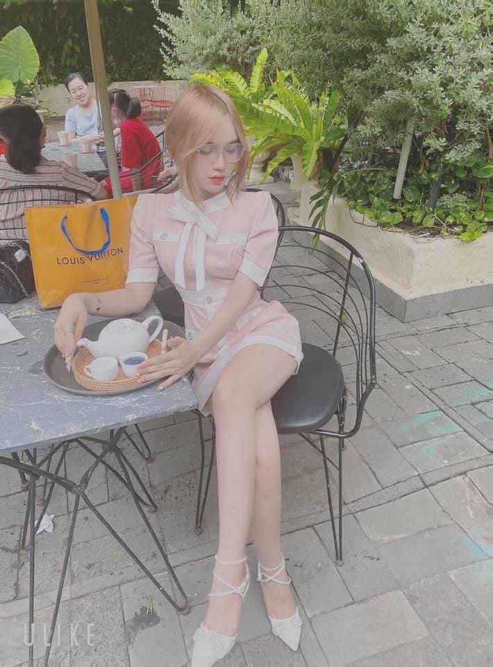 Mất trinh cặc vì chị đồng nghiệp quá xinh